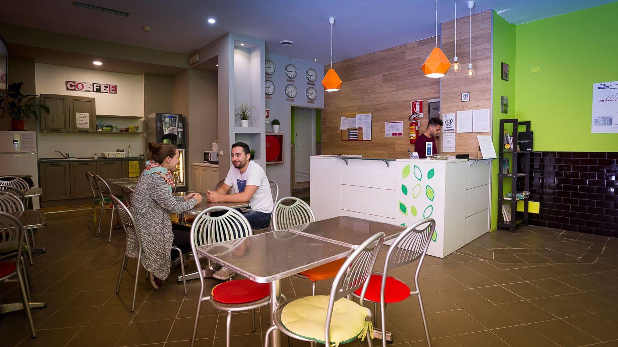 Youth Station Hostel โรม ภายนอก รูปภาพ